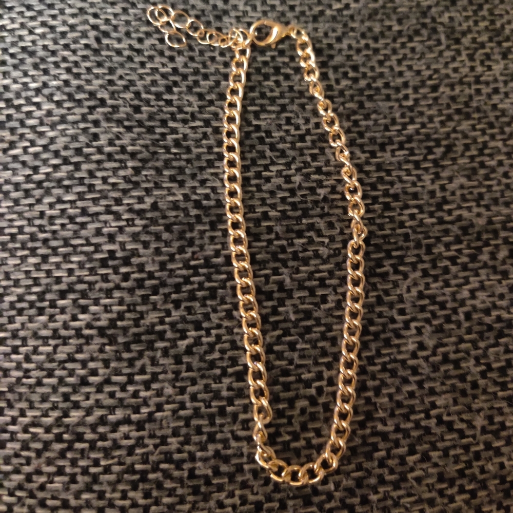 Elegant Gold Chain Bracelet